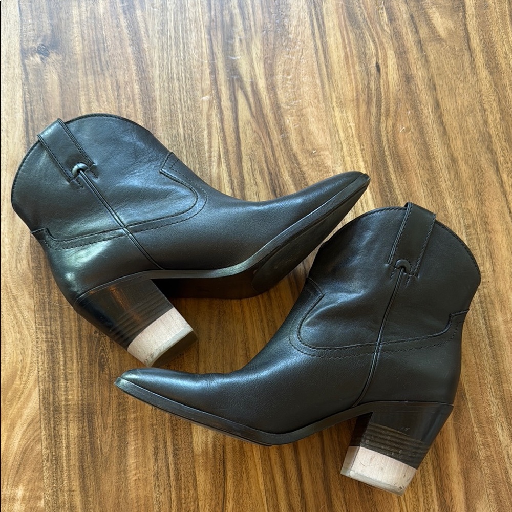 FRYE Classic Women's Black Leather Ankle Boots